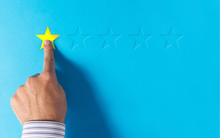 Recensioni e commenti negativi? Stay calm and always answer!. Le recensioni e i commenti dei clienti sono uno step importante della tua campagna di marketing e possono avere un impatto significativo sul tuo ranking nelle pagine di ricerca; tieni conto che l'84% dei consumatori si fida di una revisione online tanto quanto di un consiglio personale. Tuttavia, non tutte le recensioni sono positive e a un certo punto incorrerai anche in recensioni negative. Fortunatamente, questa non deve sempre essere una cosa negativa, le revisioni negative possono funzionare anche a tuo favore come opportunità di business... se però si sa reagire!