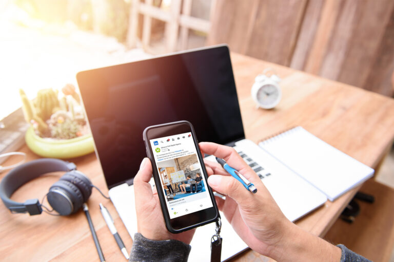 LinkedIn: le novità del 2019. LinkedIn ha annunciato una serie di novità che lo rendono più interattivo e più simile ai colleghi "Facebook" e "Instagram". Sulla piattaforma professionale più famosa al mondo non ci saranno più solo funzioni statiche e basilari.