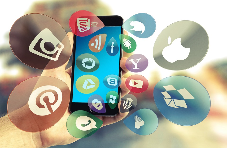 Lavorare in spiaggia? Ecco le app e gli strumenti che potrebbero servirti 1 social media 4263760 960 720 2 Lavorare in spiaggia? Ecco le app e gli strumenti che potrebbero servirti
