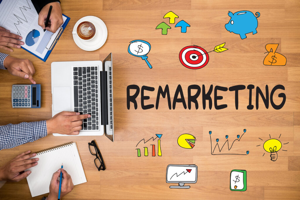 Generare vendite con il Remarketing. Oltre all'ottimizzazione del tuo sito c'è una strategia di marketing che può aiutare in questa situazione: si chiama Remarketing (o Retargeting) ed è il sistema di pianificazione che ti permette attraverso molteplici mezzi di raggiungere utenti che in precedenza hanno visitato il tuo sito web. Quando viene eseguito al momento giusto ti aiuterà a chiudere la vendita. E infatti ogni anno miliardi di dollari vengono spesi su questa strategia...