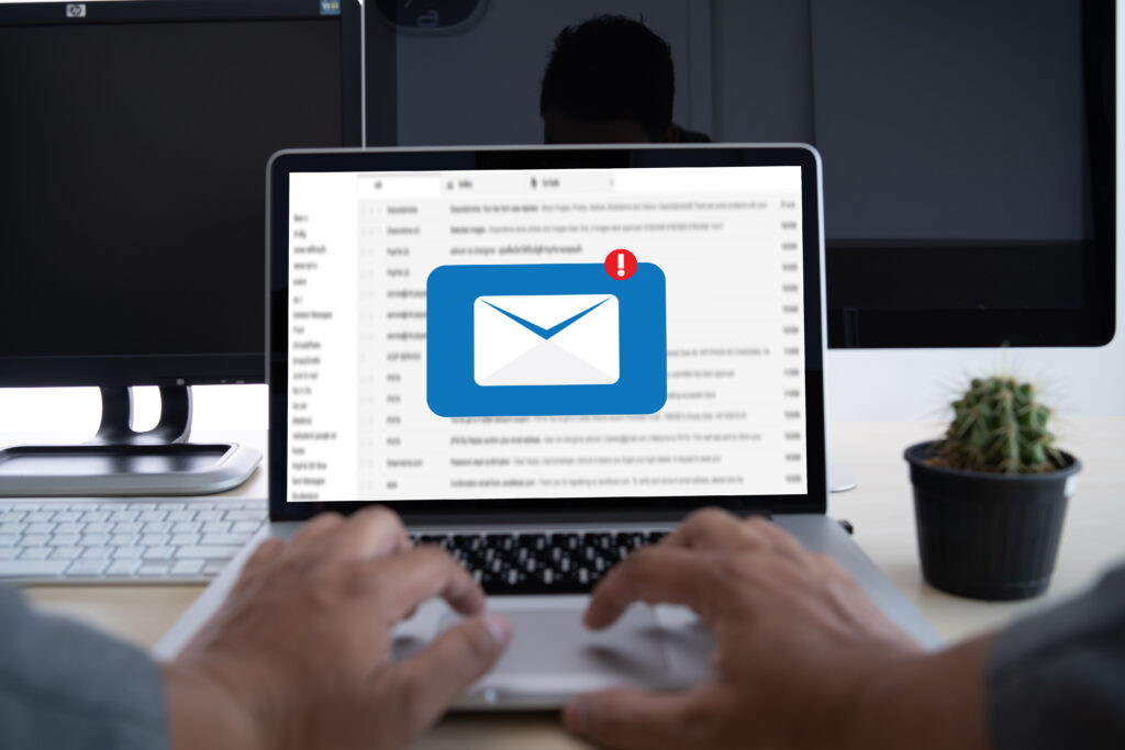 Come costruire una campagna di email marketing di successo?. Il mondo del marketing digitale è in costante evoluzione, ma una strategia che continua a dimostrare la sua efficacia è l'email marketing. Con l'uso intelligente delle email, puoi connetterti direttamente con il tuo pubblico, creare relazioni durature e convertire i potenziali clienti in acquirenti fedeli. In questo articolo, esploreremo come costruire una campagna email marketing di successo, sfruttando le migliori pratiche e strumenti chiave come Mailchimp, DEM (Direct Email Marketing) e l'automazione dell'email marketing (Email Automation).